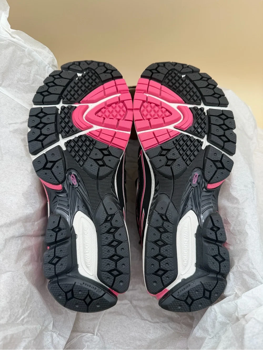 New Balance 1906R Desert Heat Black Pink Size 7.5 women’s New damaged box